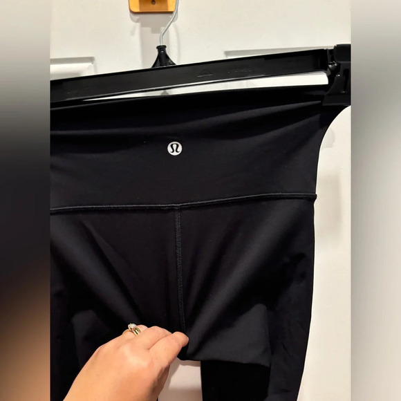Lululemon Wunder Under Crop High-Rise *Full-On Luxtreme 23" Black W6BAKS Size 6 - Picture 6 of 7